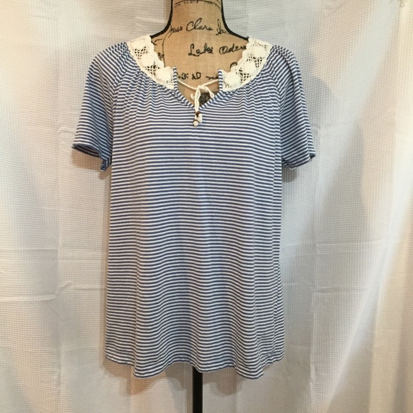 Cute crochet neckline top - Picture 4 of 7